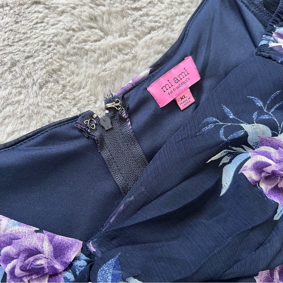 Francesca’s Floral Midi Dress - Picture 4 of 9